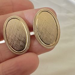 Avon Vintage Gold Tone Oval Cufflinks 