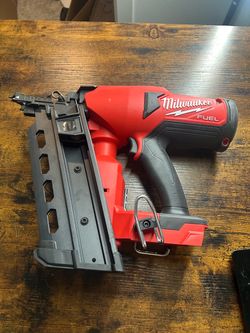 Milwaukee M18 FUEL 18-Volt Brushless Lithium-Ion Cordless 21-Degree Duplex Nailer
