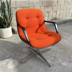 Mid Century Modern Steelcase 451 Chair In Excellent Vintage Condition