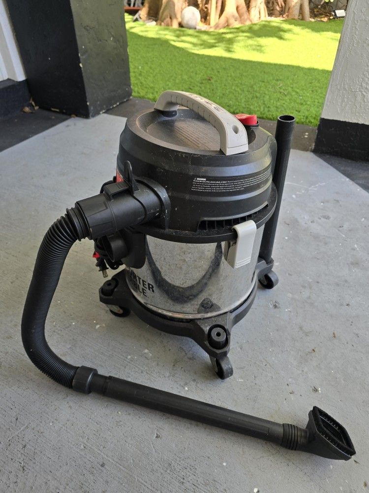 Wet Dry Vaccum 4 Gallon $ 30