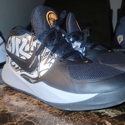 Nike 4.5Y team shoes