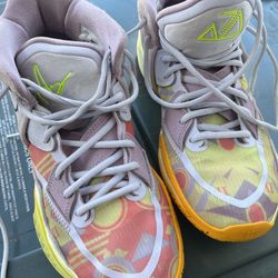 Nike Kyrie Infinity Basketball Shoe Size 10