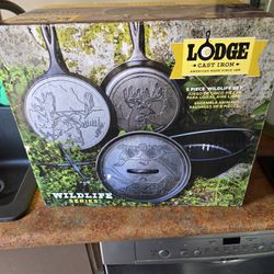 Lodge cast iron wildlife series