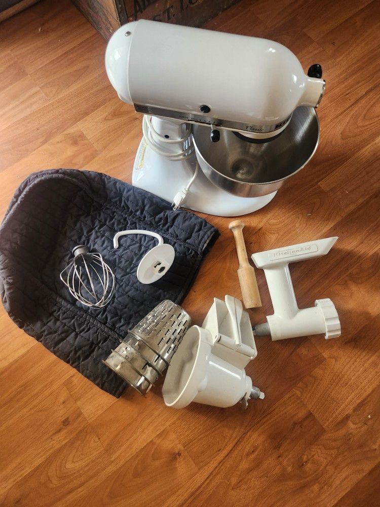 Kitchen Aid Mixer With Attachments