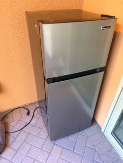 Mini Fridge Magic Chef