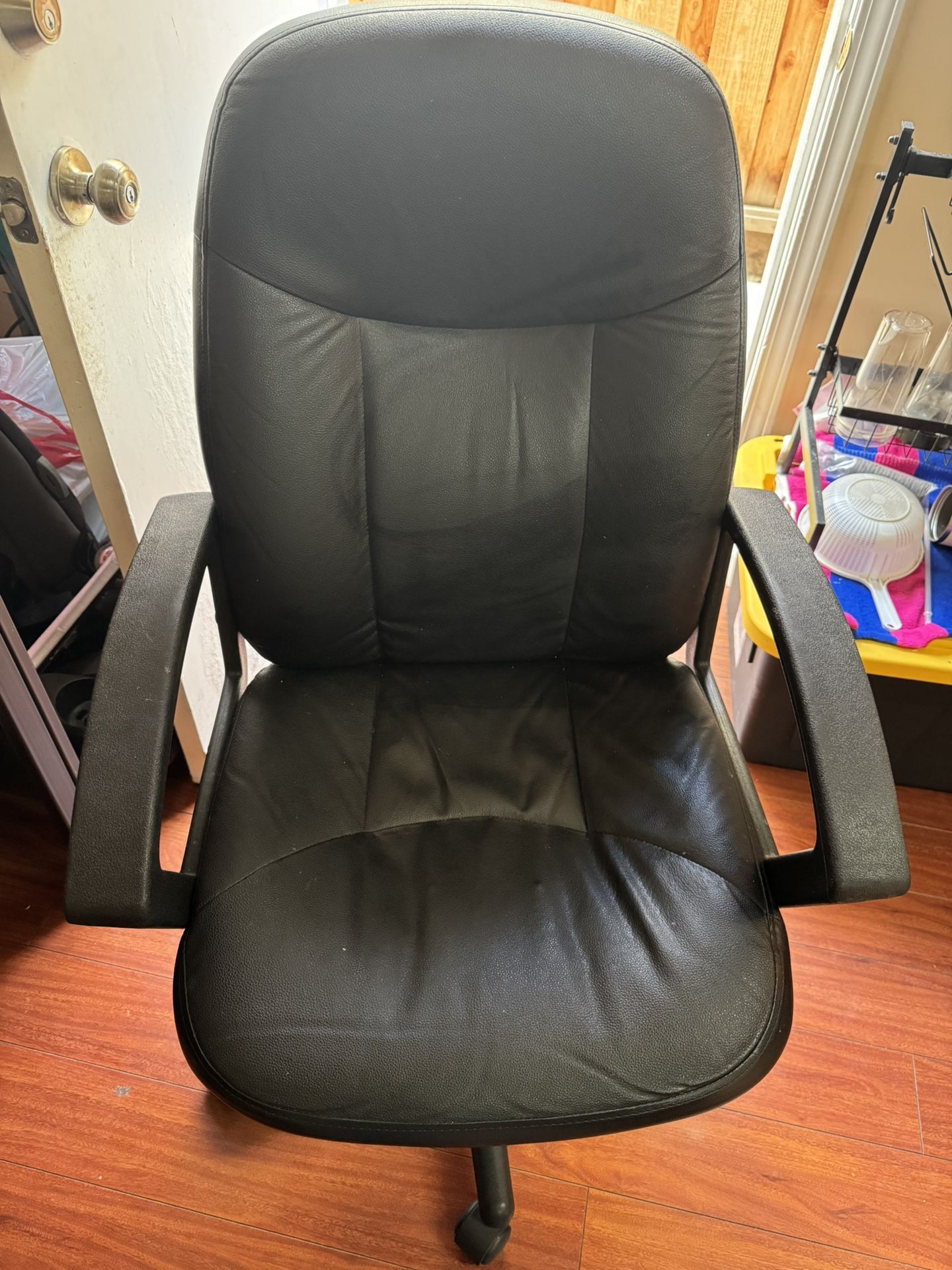 Moving Out Sale : Office Chair