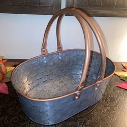 Metal Basket w/Handles