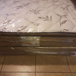 Brand New Queen Size Pillowtop Mattress Included Box Spring Free Delivery 