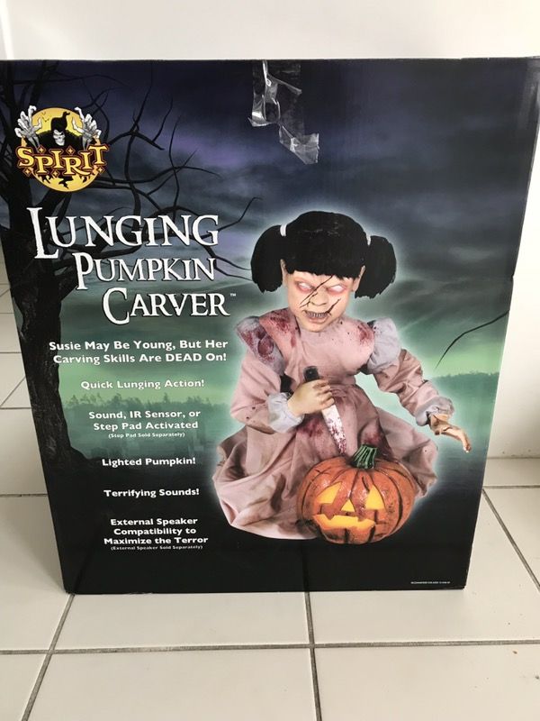 2ft lunging pumpkin carver