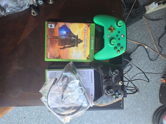 Refurbished Xbox 1 with 2 Controllers