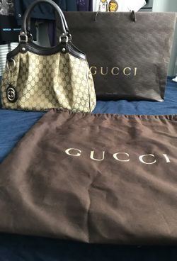 Gucci Purse w/ all original items