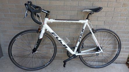 Fuji Roubaix 2.0 Road Bike - 58cm/Large - Excellent Condition!