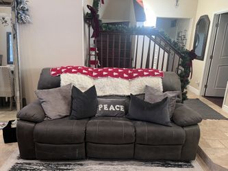 La-Z-Boy Leather Reclining Sofa & Loveseat Set – Excellent Condition