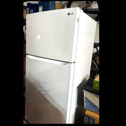 LG HouseHold Refrigerator ❄️ 29.9  x 33.9 x 66.1 in