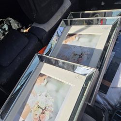 3 Mirrored frames