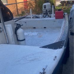 14 foot Boat Good  Boat If You Want to go fishing with your friends