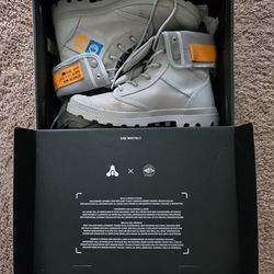 Destiny x Palladium Moon Boots (Size 10)