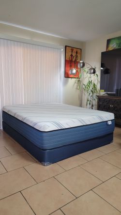 VERY NICE LIKE NEW QUEEN SIZE REVIVE MATTRESS FROM LIVING SPACES FOR SALE! COME WITH BOXSPRING, FREE DELIVERY