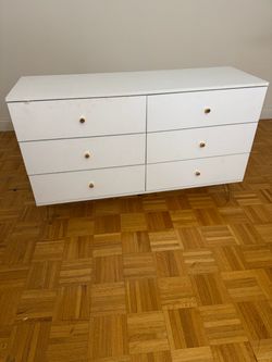 White vanity dresser