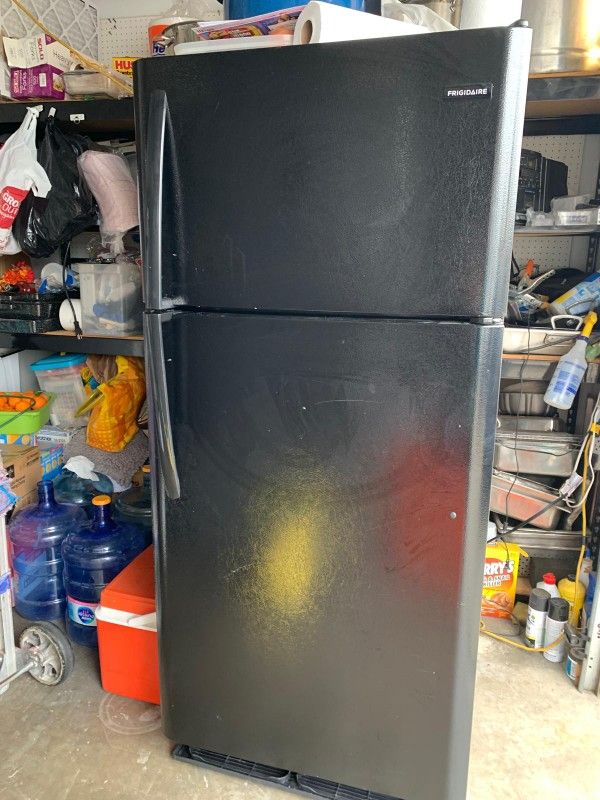 Frigidaire black Refrigerator In Good Condition for sale