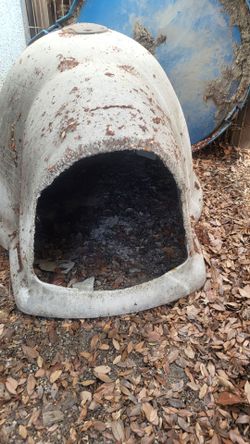Large dogs igloo house