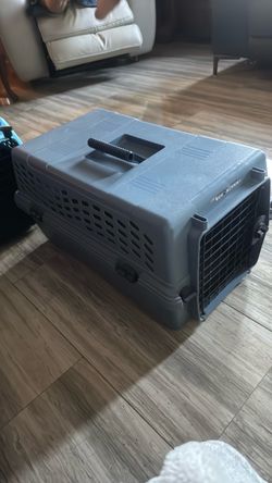 Traveling dog crate