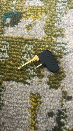 Se trata de un adaptador de audio estéreo de 6.35 mm (1/4 pulgada) con conector chapado en oro.