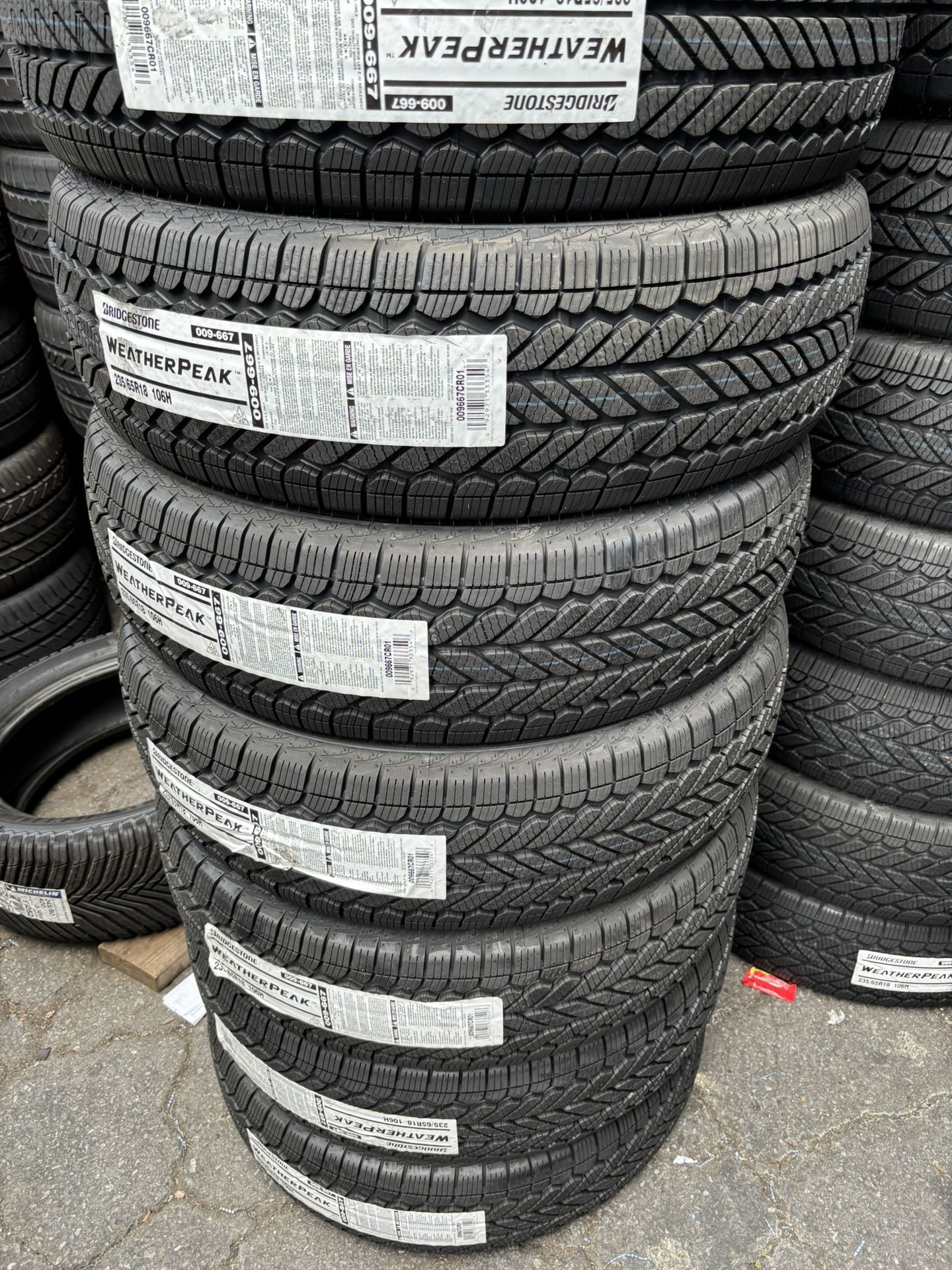 235/65/18. BRIDGESTONE WEATHER PEAK