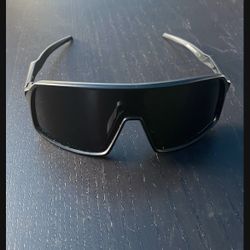 Oakley Wrap Sunglasses – Black Lenses 