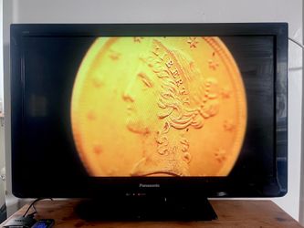 31” inch Panasonic Viera lcd tv in mint cond. w/ remote, Roku tv, and digital antenna