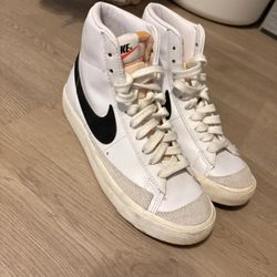 NIKE Blazer Mid '77 Womens Shoes