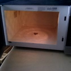 Microwave Virtually New 
