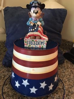 Minnie Mouse Figurine