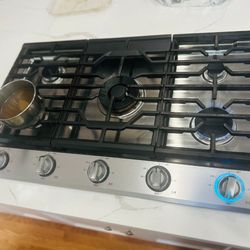  Samsung - 36" Built-In Gas Cooktop with Dual Power Brass Burner - Stainless Steel