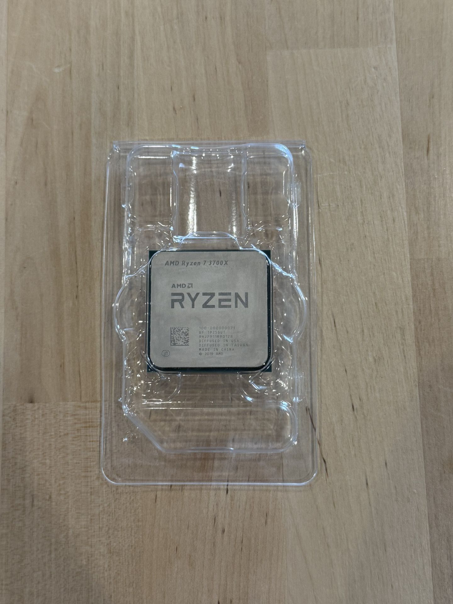 AMD Ryzen 3700X 3.6GHz With Wraith Prism Cooler