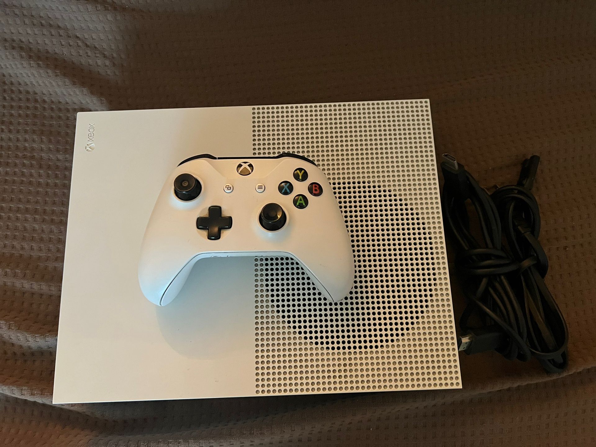 Xbox One S 1 TB for Sale in Shafter, CA - OfferUp