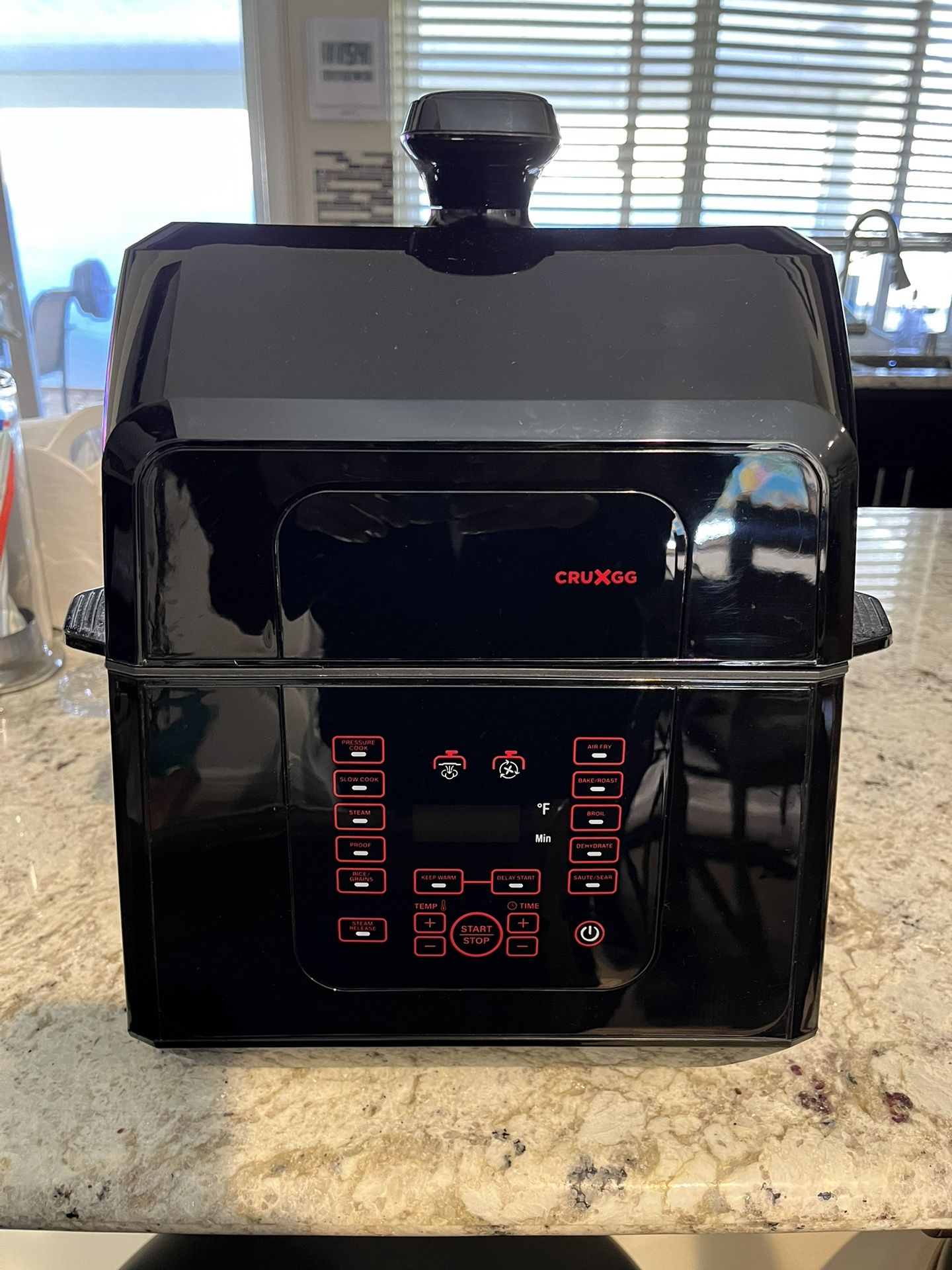 CRUXGG MUSA 6.5 Qt. Air Pro Cook & Fry Pressure Cooker And Air Fryer