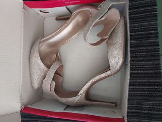 Dream Pairs heels
