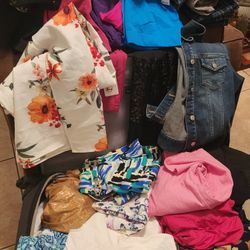73 pieces of assorted modern womens clothing