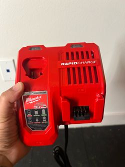 Milwaukee M12 and M18 12-Volt/18-Volt Lithium-lon Multi-Voltage Rapid Battery Charger