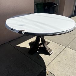 Round Dining Table 