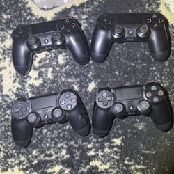 4 PS4 Controllers Good Condition