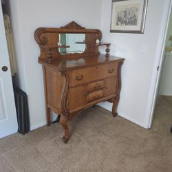 Dresser Tiger Oak Beautiful Condition $500