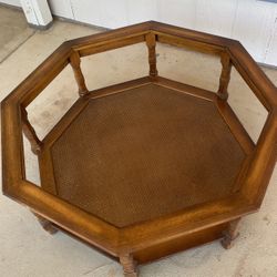 Central table or coffee table