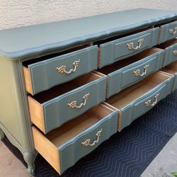 Dresser With Night Stand/Cajonera/Tocador/Gavetero