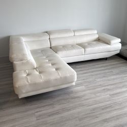✨ Modern White City Furniture Sectional Couch – Excellent Condition ($2,200 New)