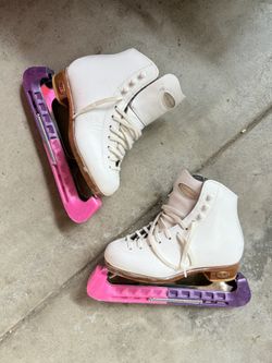 Riedell Figure Skates w/ John Wilson Blades Size 1.5B Fits US Kids 2–2.5 Holiday Figure Ice Skating