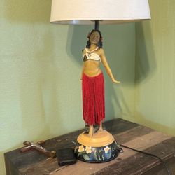 Vintage Hula Girl Lamp