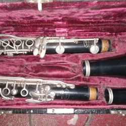 VITO CLARINET WITH CASE 