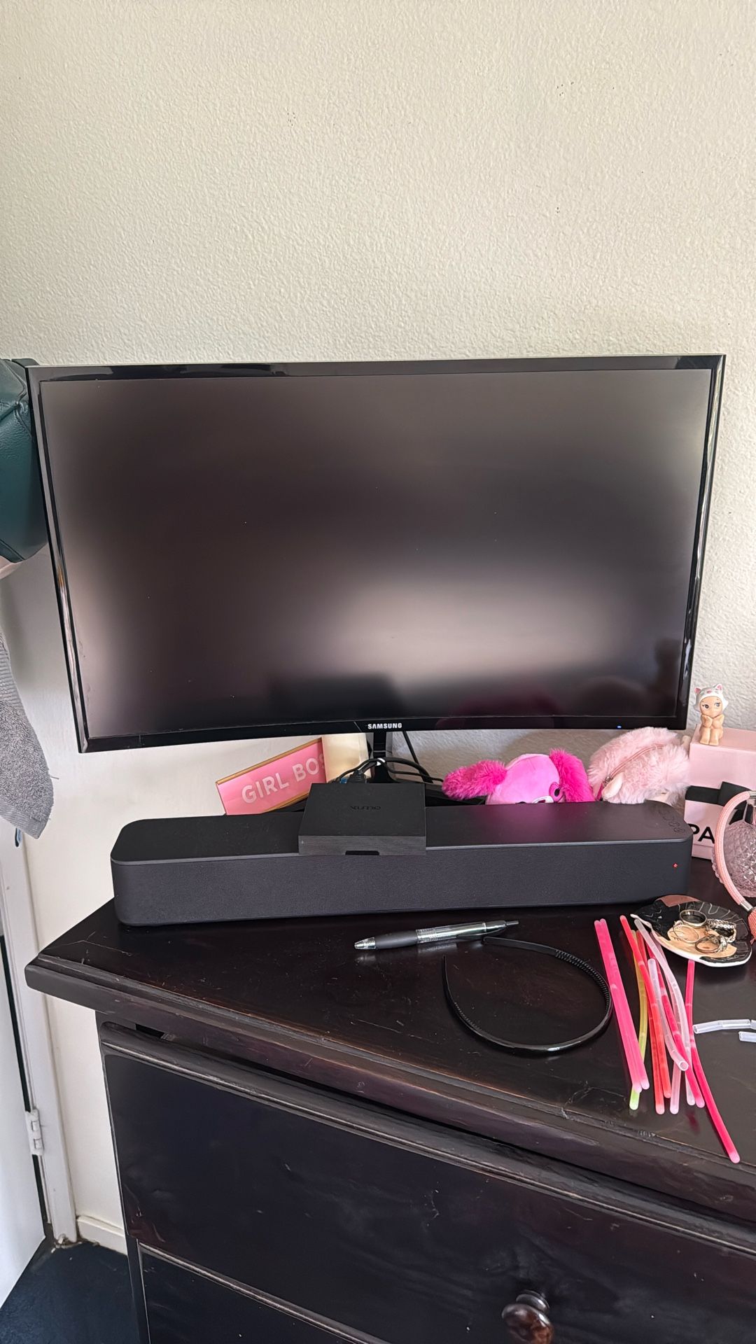 Monitor And Sound Bar
